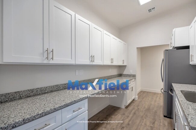 Building Photo - Upstairs Unit - St George - Near Costco and Home Depot Available Now - 3 BD 2 BA 2 GAR
