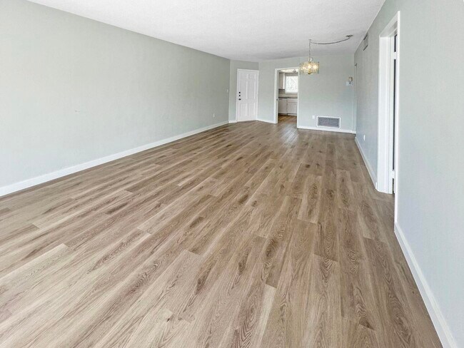 Building Photo - 331 Tequesta Dr