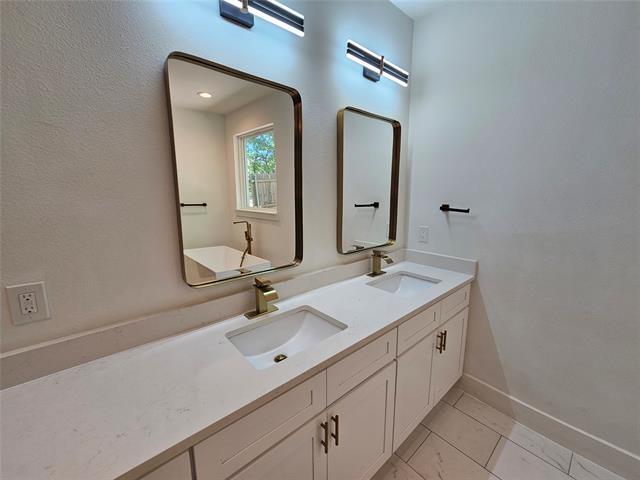 Building Photo - 2374 Southwood Dr