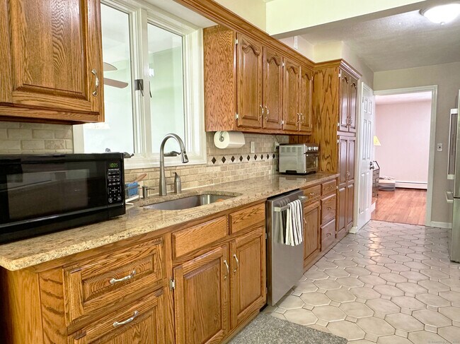 Building Photo - 39 Mohawk Dr