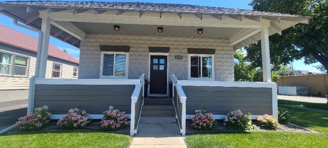 Building Photo - 351 N Main St