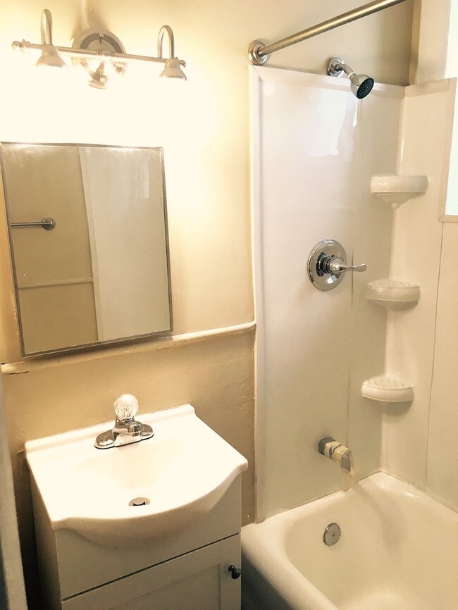 Building Photo - BEAUTIFUL 2 BED/1 BATH APARTMENT IN GHENT!
