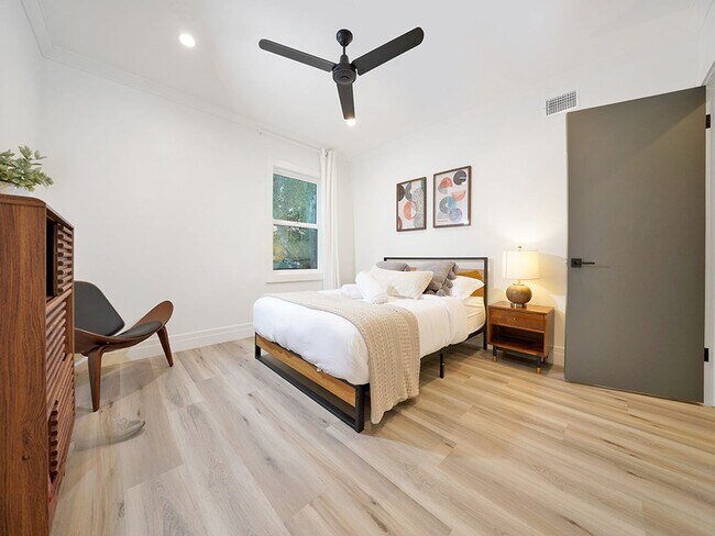 Building Photo - Luxe 5+4.5 w/detached studio, downstairs e...