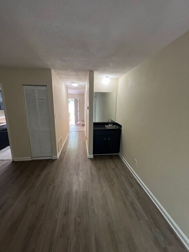 Building Photo - Now Ready! A 2 bedroom 2.5 bath in Norcross area!