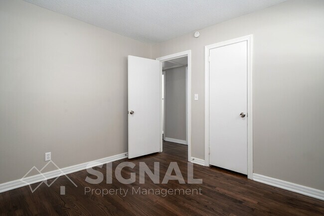 Building Photo - 3038 Highland Dr