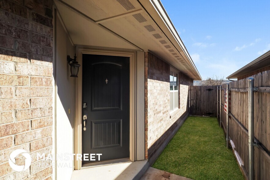 Building Photo - 5800 Marblewood Dr