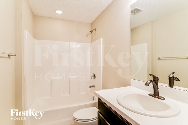 Building Photo - 1082 SW Bianca Ave