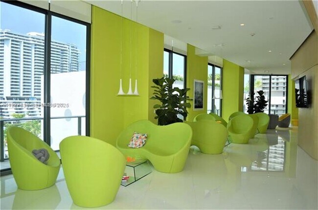 Building Photo - 501 NE 31st St