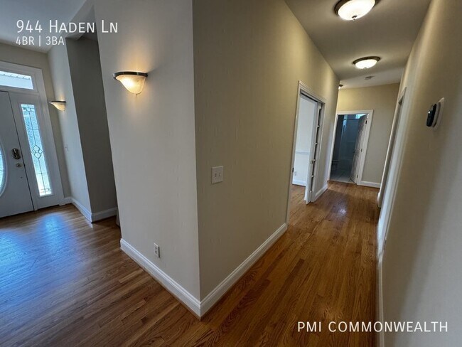 Building Photo - 944 Haden Ln
