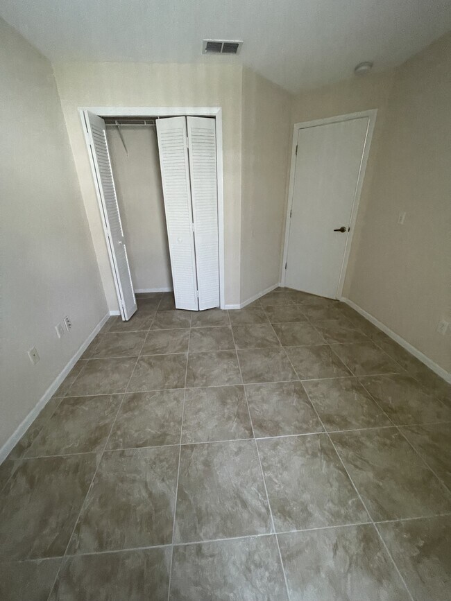 Building Photo - 128 Strait Dr