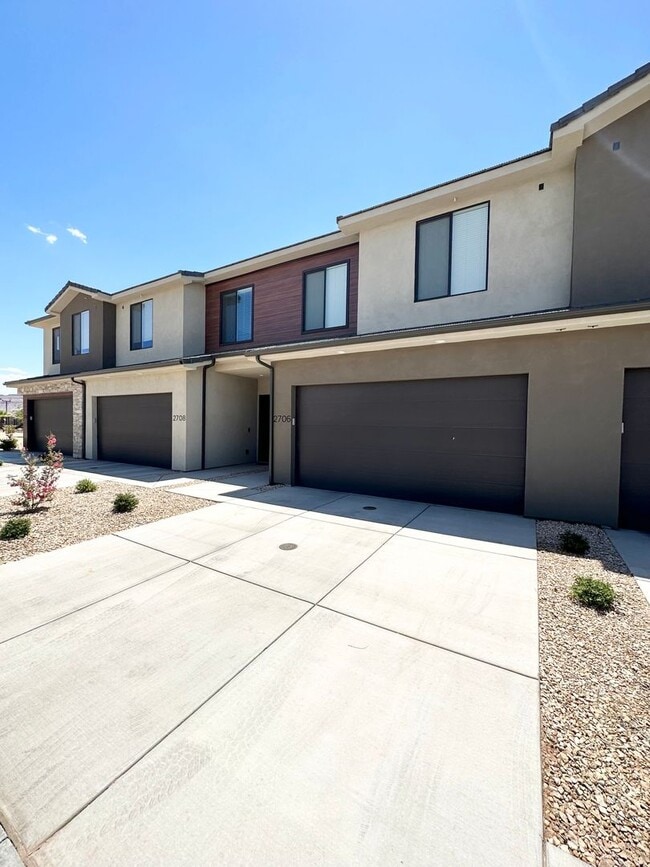 Building Photo - Pet Friendly!!! Beautiful Woodland Estates...