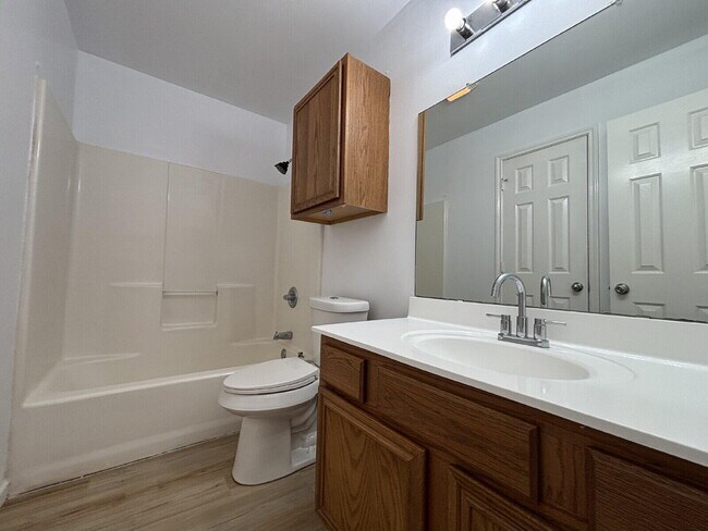 Building Photo - 708 N Englewood Ave