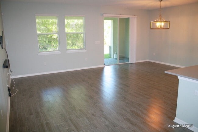 Building Photo - Large 3/3/2 Townhome Carrollwood