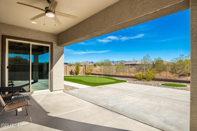 Building Photo - 18335 W Summerhaven Dr