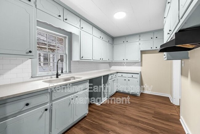 Building Photo - 1619 31st St Ensley