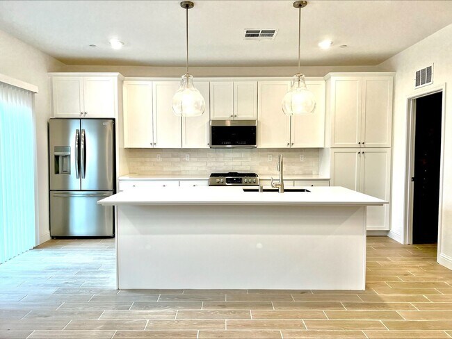 Building Photo - Beautiful 3-Bed, 2-Bath Lennar Home in Daf...