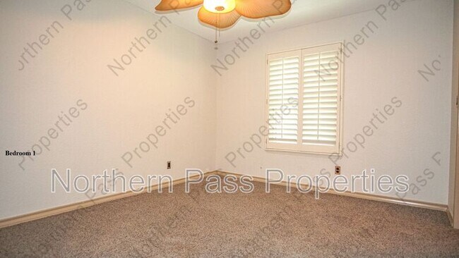 Building Photo - 612 Willow Glen Dr