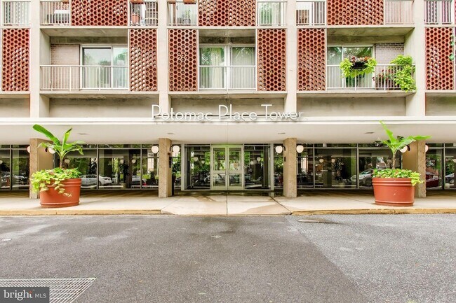 Building Photo - 800 4th St SW