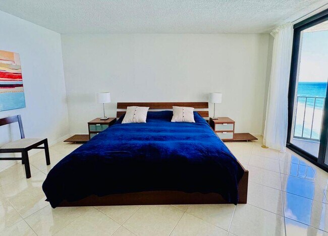 Building Photo - 5420 N Ocean Dr