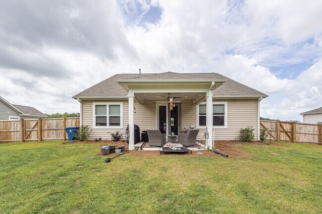 Building Photo - 4 Bedroom 2 Bath Home in French Quarter Creek - Huger