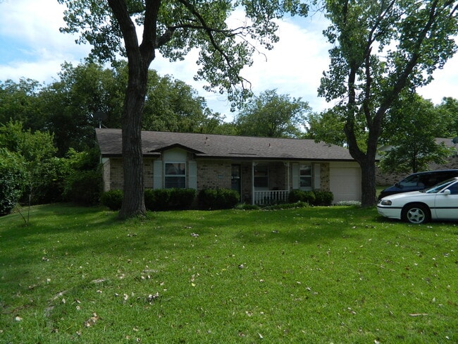 Building Photo - AVAILABLE NOW!!! Lovely 3-Bedroom 1.5-Bathroom in Duncanville - Two blocks from the Duncanville H...
