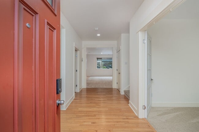 Building Photo - Beautiful Craftsman home available for ren...