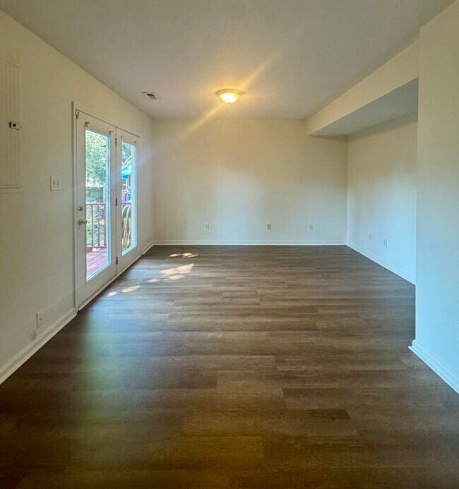 Building Photo - 1132 Jonestown Ln