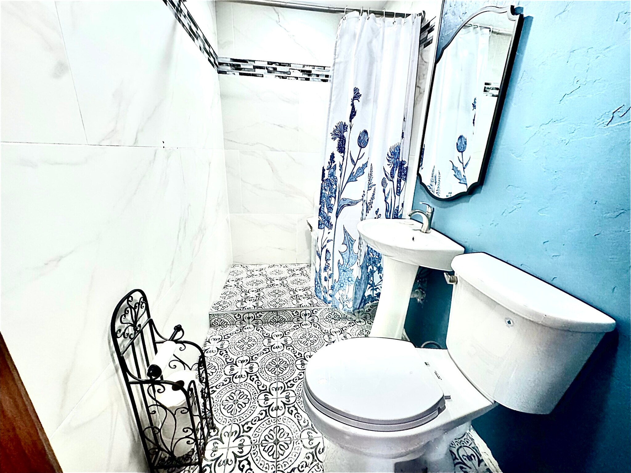 Building Photo - 505 W Conant St