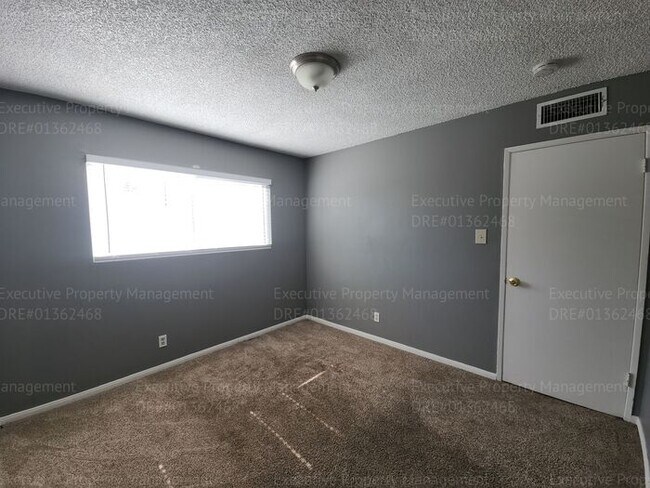 Building Photo - 3 Bedroom 2 Bath house