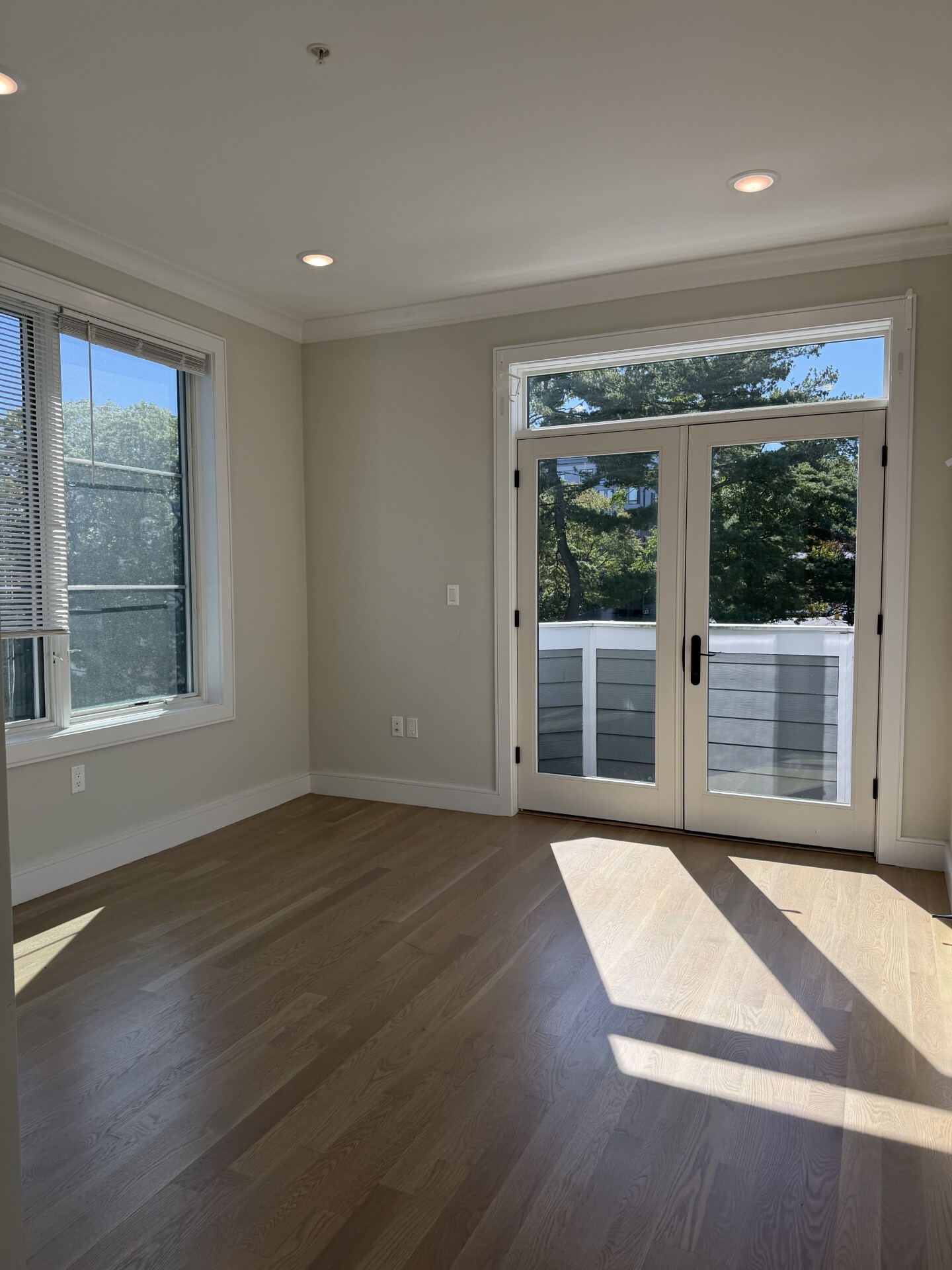 Building Photo - 104 Warren St