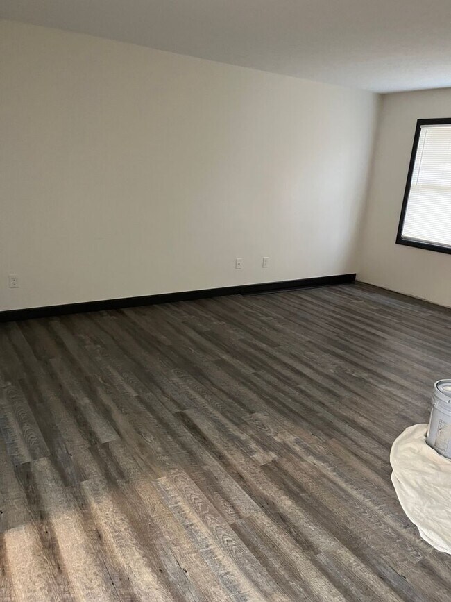 Building Photo - 478 S Kaser Dr