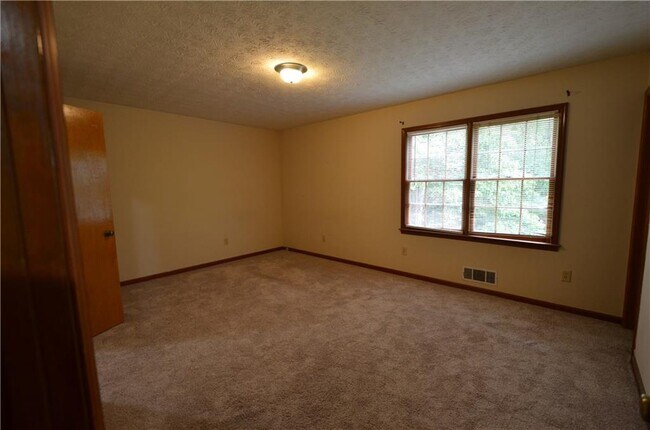 Building Photo - 4064 Stephanie Ct