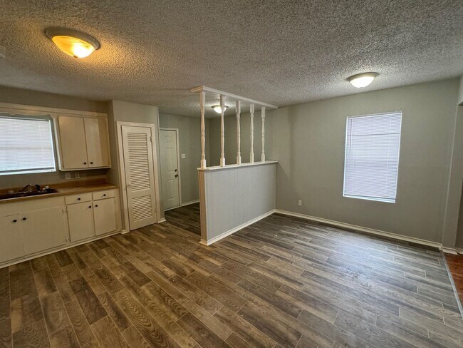 Building Photo - 3524 Rolando Ave