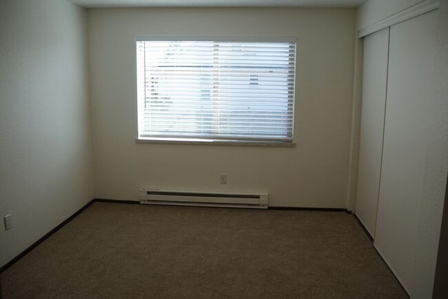 Building Photo - 1 Bed, 1-Bath Apartment in Fremont featuri...