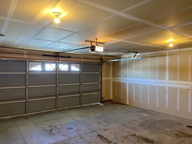 Building Photo - 1780 E Calgary Ave