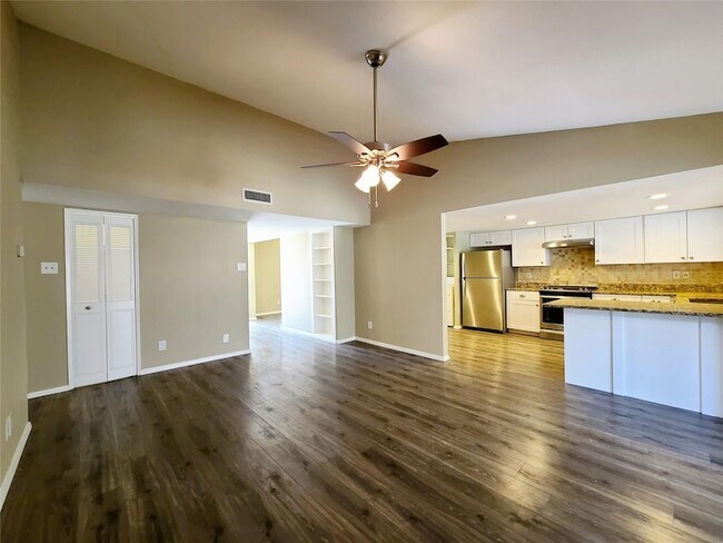 Building Photo - 4130 Santa Barbara Dr