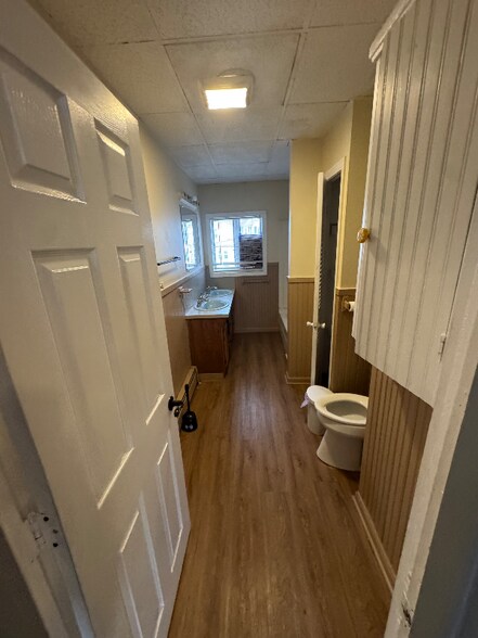 Building Photo - 21 Branch St