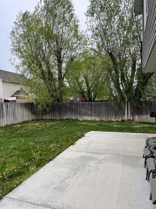 Building Photo - 2057 W Shy Creek Pl