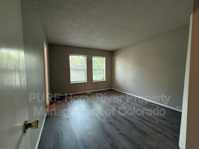 Building Photo - 7140 Poteae Dr