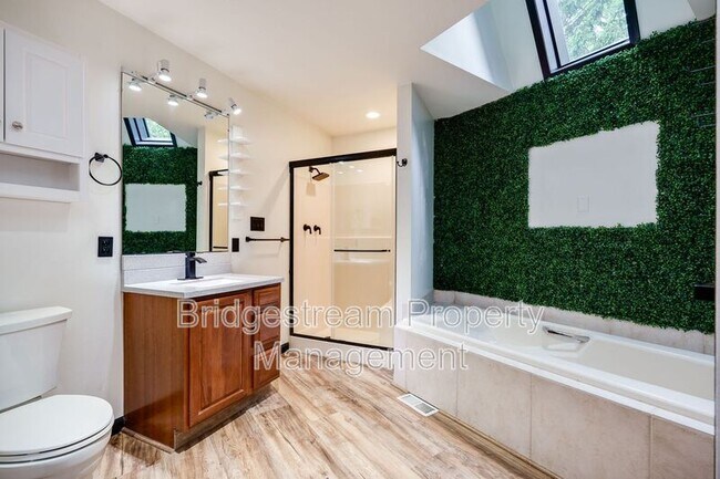 Building Photo - 1382 Hickoryview Ct