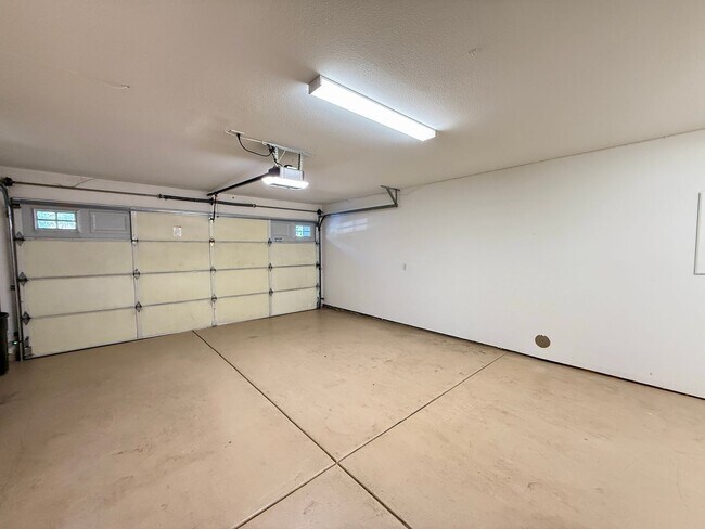 Building Photo - Beautiful 3BD/3.5BA Rowhome in Bankers Hil...