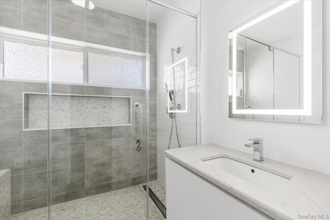 Building Photo - 73 Maple Ave