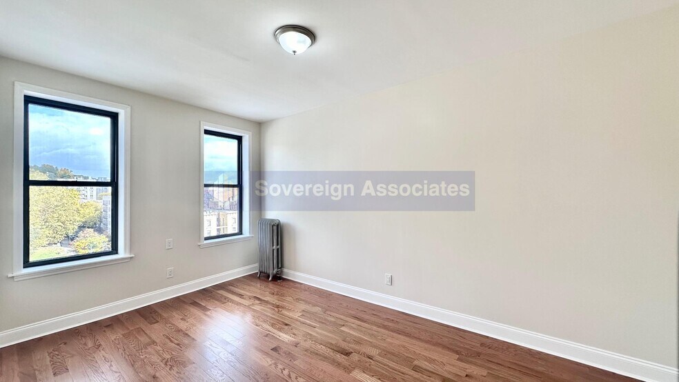 Building Photo - 1803 Riverside Dr