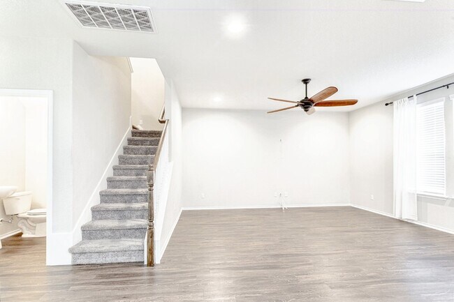 Building Photo - 632 Reinhardt Blvd