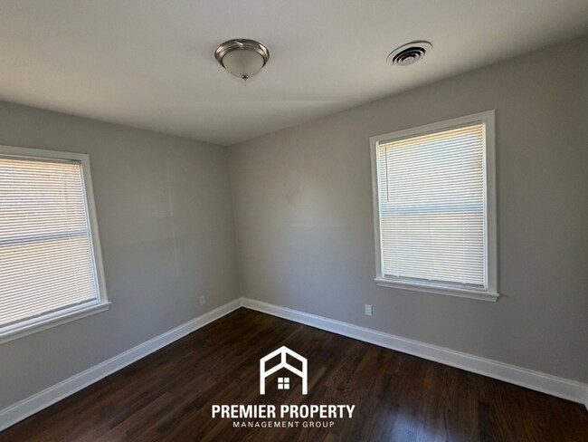 Building Photo - Charming 3-Bedroom Memphis Rental with Hardwood Floors & Fenced Backyard