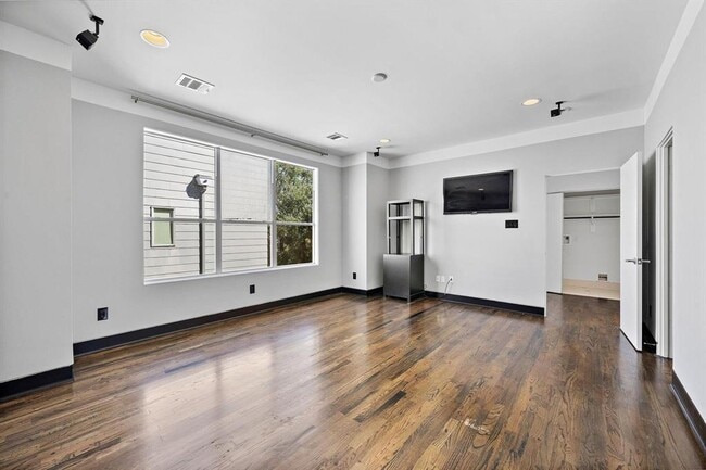 Building Photo - 4706 Crawford St