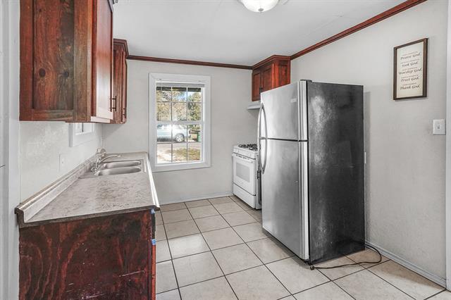 Building Photo - 208 3rd St