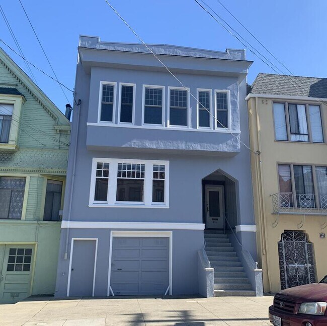 Building Photo - 464 8th Ave