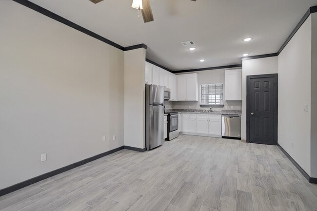 Building Photo - 5626 Kittridge St