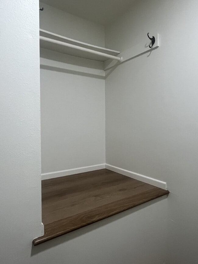 Building Photo - Charming 2-Bedroom Condo with Elegant Upgrades